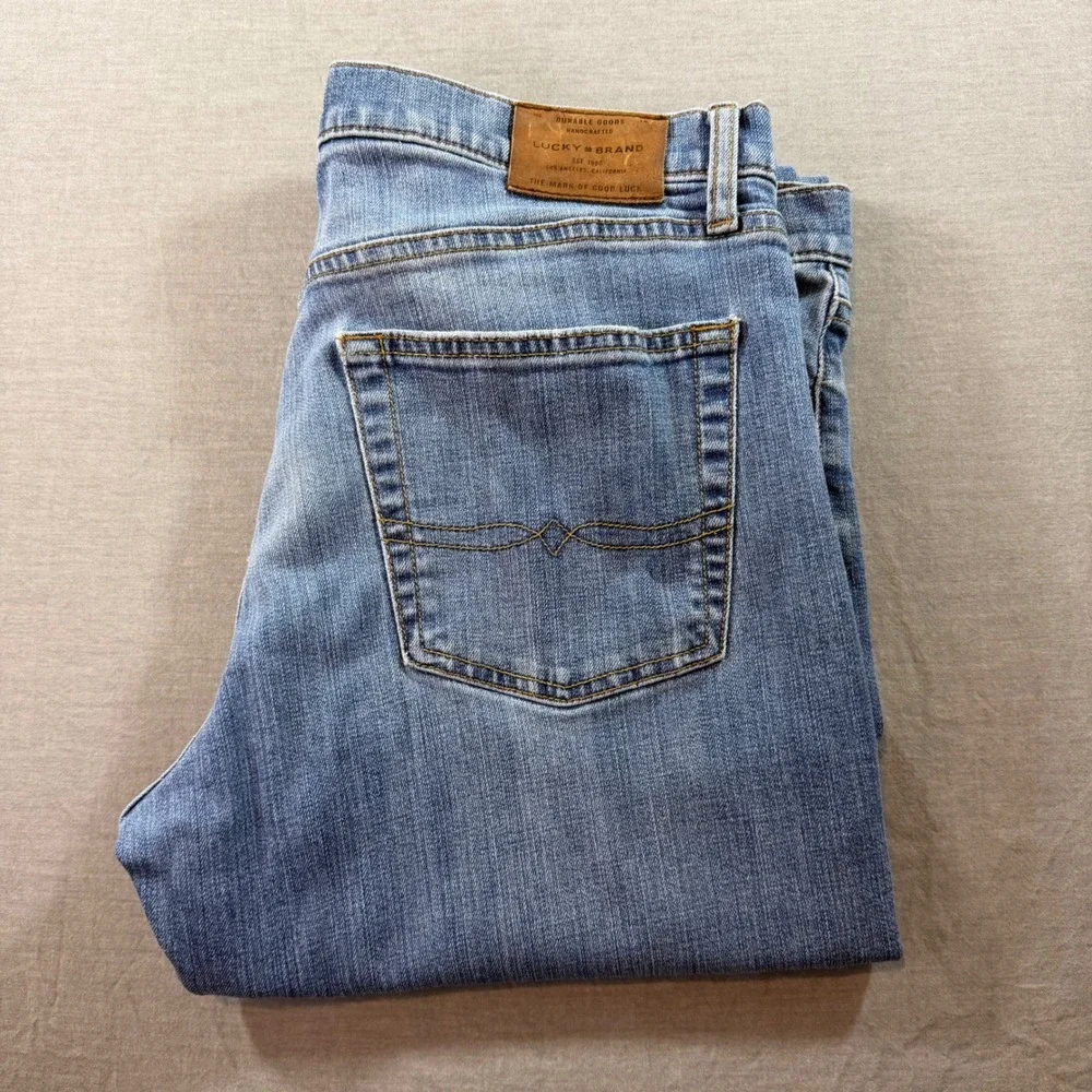 Lucky Brand 221 Straight Jeans Mens 36x32 Blue Good Medium Wash Denim - Picture 1 of 9
